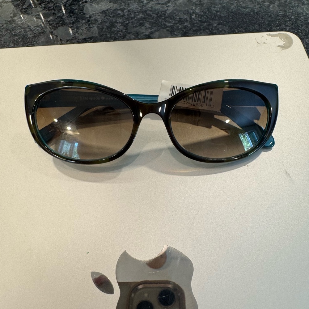 Elegant Black Sunglasses